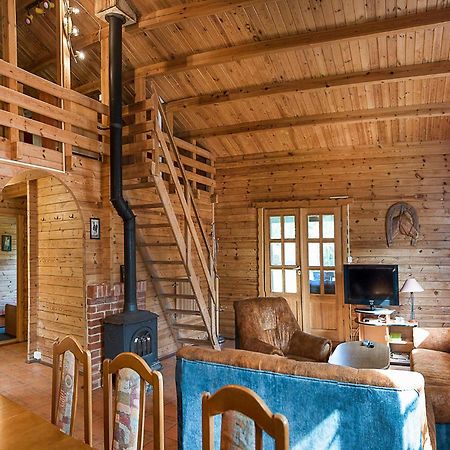 Nice Home In Mscice With Kitchen Buitenkant foto